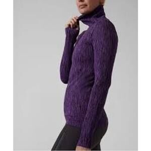 Athleta Flurry Elemental Turtuleneck Top Womens Size Medium Purple Black NWOT